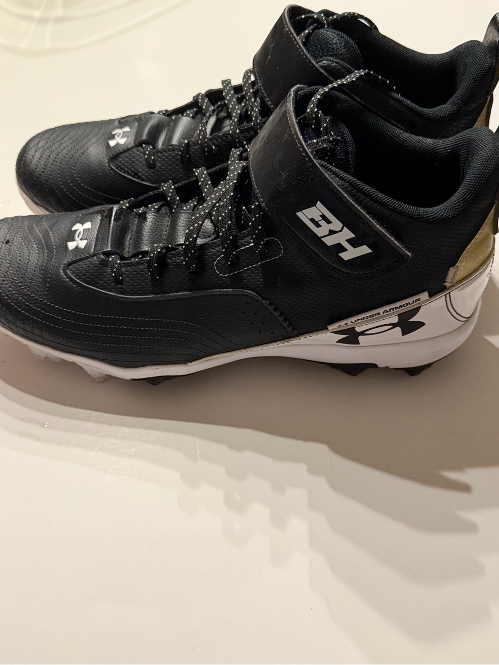 Under Armour Mens Black White Gold High-Top Cleats